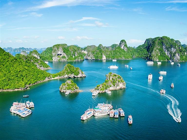 Quang Ninh reopens tourist destinations to intra-provincial visitors