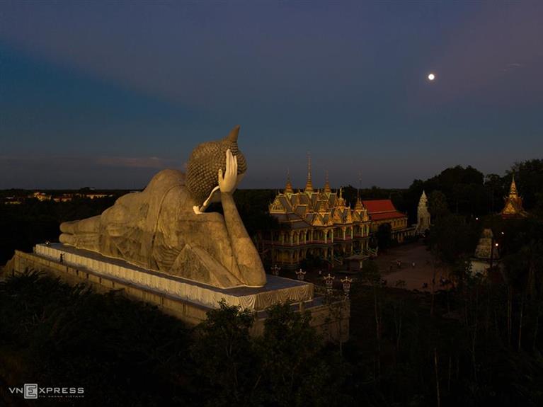 Visit Som Rong, A Pagoda That Combines Traditional And Modern Khmer Culture