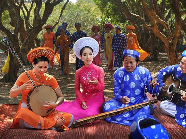 Don ca tai tu" is a traditional music of Vietnamese people. 