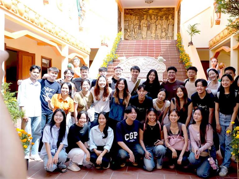 NỬA NGÀY LÀM THUYẾT MINH VIÊN TIẾNG ANH CHƯƠNG TRÌNH MINI TOUR HUYỀN TÍCH DỪA SÁP  TẠI BẢO TÀNG DỪA SÁP TRÀ VINH
