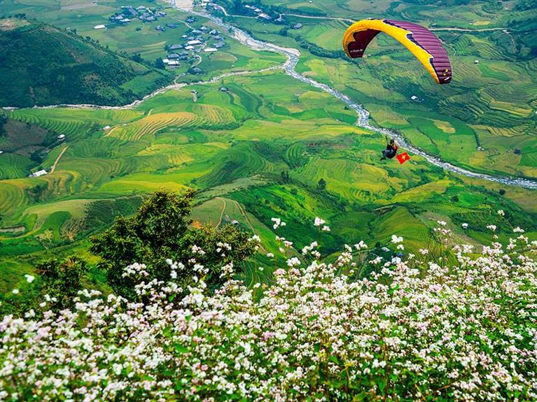 Beautiful Places To Play Paragliding In Vietnam