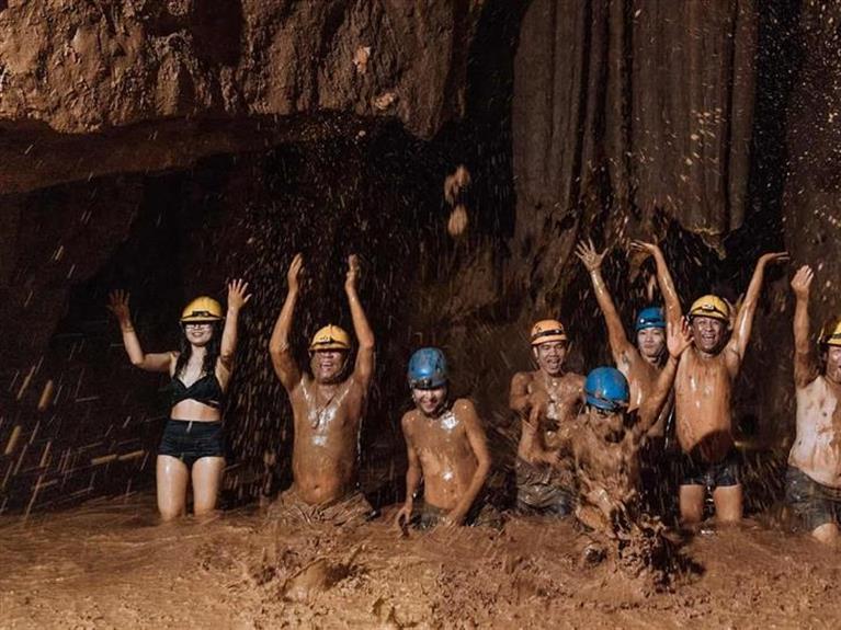 Group tour: TOUR PARADISE CAVE - DARK CAVE