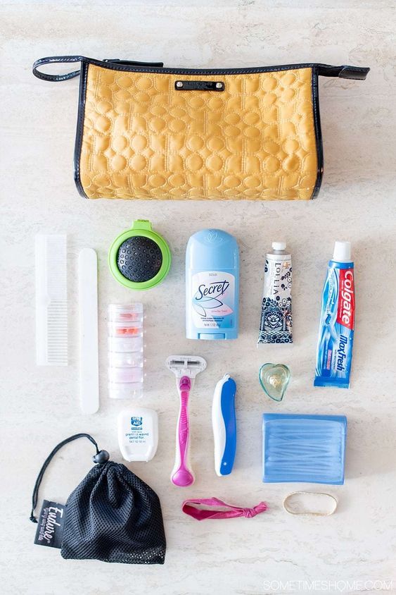 WHAT'S IN MY CARRY-ON BAG?